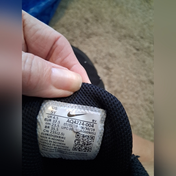 Nike Team Hustle D9 Mid Black Metallic Gold Basketball Shoes Size 5Y - Picture 2 of 7